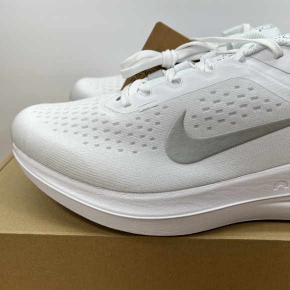 Nike Air Winflo 10 Shoes Women's 11.5 Men's 10 Running White DV4023-102 - Picture 3 of 11